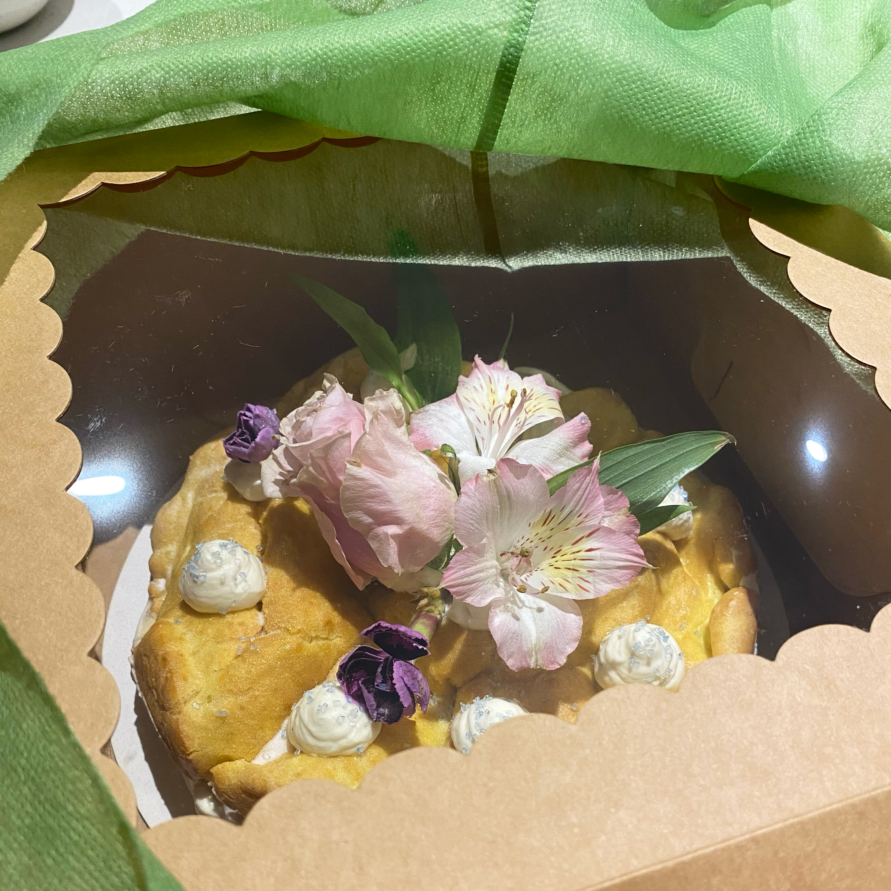 flower cake in a box